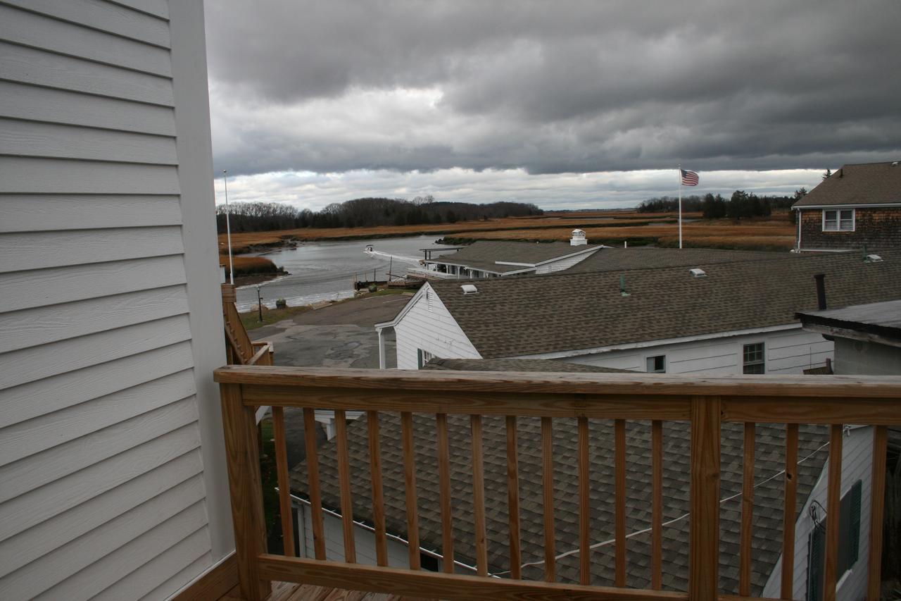 Shea'S Riverside Inn & Motel Essex Exterior photo