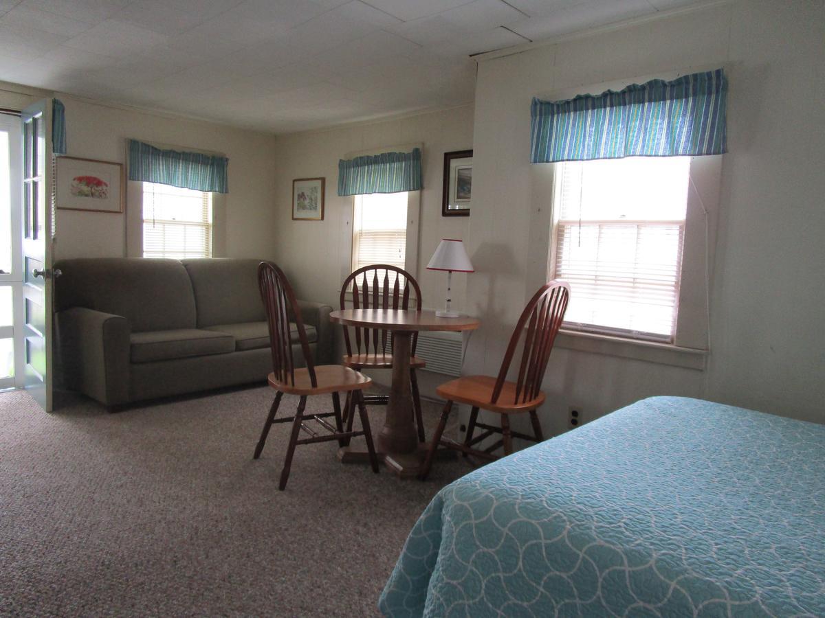 Shea'S Riverside Inn & Motel Essex Exterior photo