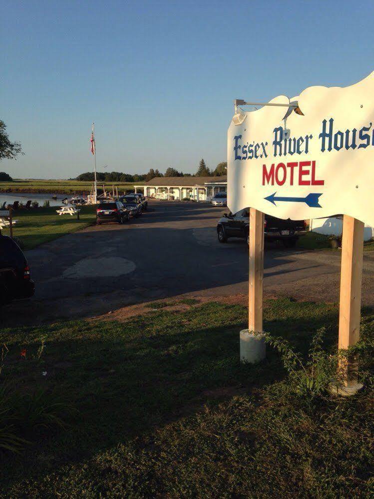 Shea'S Riverside Inn & Motel Essex Exterior photo