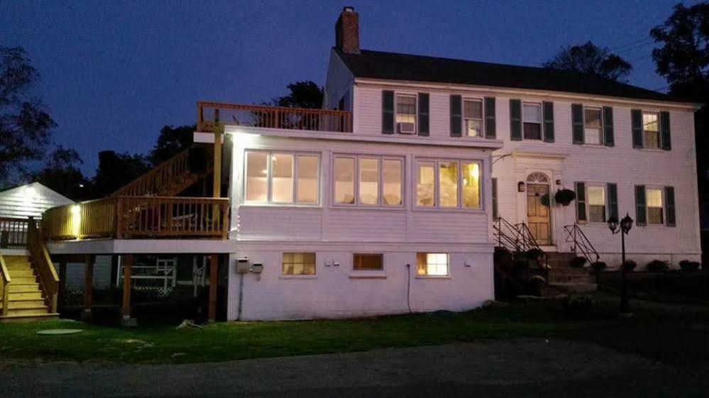 Shea'S Riverside Inn & Motel Essex Exterior photo